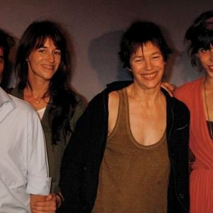 Archives - En France, à Paris, Jane Birkin entourée de ses filles Charlotte Gainsbourg et Lou Doillon, Yvan Attal lors de l'avant-premiere du film "Spiderman 3" au Grand Rex. Le 27 avril 2007
© Christophe Aubert via Bestimage