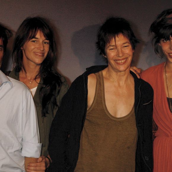Archives - En France, à Paris, Jane Birkin entourée de ses filles Charlotte Gainsbourg et Lou Doillon, Yvan Attal lors de l'avant-premiere du film "Spiderman 3" au Grand Rex. Le 27 avril 2007
© Christophe Aubert via Bestimage