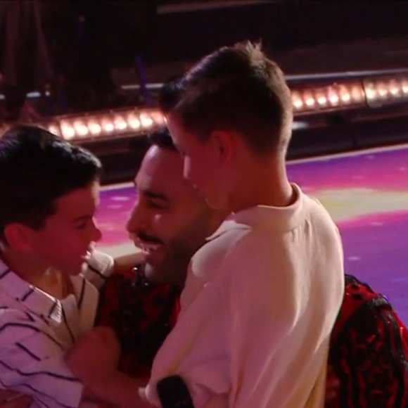 Adil Rami et ses jumeaux dans "Danse avec les stars", capture d'écran TF1.  Le 11 avril 2025.