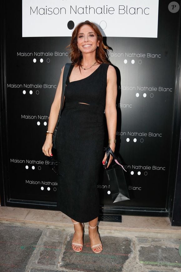 Pour ce nouveau rendez-vous, Virginie Guilhaume fait son grand retour.

Exclusif - Virginie Guilhaume - Inauguration du showroom de Nathalie Blanc à Paris, France, le, 19 juin 2025. © Christophe Clovis / Bestimage
