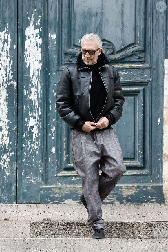 Vincent Cassel - Personnalités à la cérémonie en hommage à Tchéky Karyo en l'église Saint Roch à Paris le 13 novembre 2025.