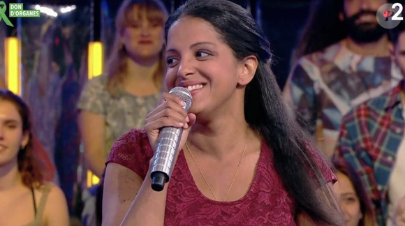Cynthia, ancienne maestro de "N'oubliez pas les paroles" sur France 2.