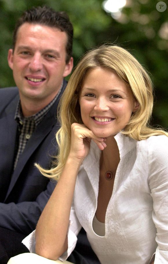 Virginie Efira et Frédéric Herbays du Club RTL, qui présentera la Star Academy, posent pour la photo lors de la présentation des nouveaux programmes de RTL-TVI et du Club RTL, à Bruxelles, Belgique, le mardi 20 août 2002. Photo ABACAPRESS.COM