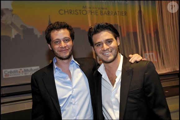 Jonathan et Julien Dassin lors de la générale de la comédie musicale "Il était une fois... Joe Dassin" au Grand Rex à Paris, le 7 octobre 2010. (COADIC GUIREC / BESTIMAGE).