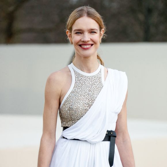 Natalie Vodianova était présente également 
Natalia Vodianova à la sortie du défilé Christian Dior Mode Féminine Prêt-À-Porter Automne/Hiver 2025-2026 lors de la Fashion Week de Paris (PFW), à Paris, France, le 4 mars 2025. © Christophe Clovis/Bestimage