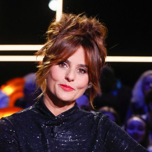 Quotidiennement à l'antenne, notamment grâce à son programme "Ça commence aujourd'hui", Faustine Bollaert se sent contrainte à prendre soin d'elle.

Exclusif - Faustine Bollaert - Backstage - Enregistrement de l'émission "La Boîte à secrets", au Studio du Lendit, présentée par F.Bollaert 
© Christophe Clovis / Bestimage