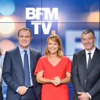 Bilan des départs à BFMTV : plus de 40 personnes s'en vont, une figure historique reste finalement et Léa Salamé et Jean-Michel Apathie approchés