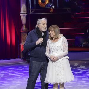 Mais leur passage dans ce logement parisien n’aura finalement été que de courte durée.
Jean-Jacques Debout, Chantal Goya, lors de la représentation pour Les Pièces Jaunes du Cirque Bouglione au Cirque d’Hiver organisée par le couturier Stéphane Rolland et Pierre Martinez, Paris, France, le 10 janvier 2026. © Jack Tribeca / Bestimage