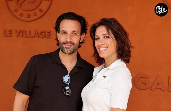 Son médecin lui avait pourtant expliqué qu'elle pouvait se faire opérer uniquement du sein malade, mais elle a préféré une approche plus radicale.

Greg Levy et Laurie Cholewa au photocall du village lors des Internationaux de France de Tennis de Roland Garros 2026, à Paris, France, le 30 mai 2026.

© Dominique Jacovides/Bestimage