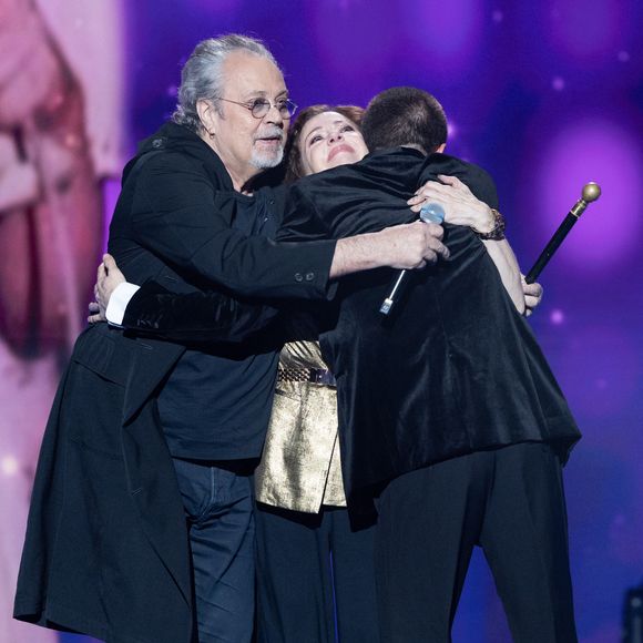 Exclusif - Tina Arena, Patrick Hernandez et le fils de Tina Arena Gabriel pour les surprises lors de l'enregistrement de l'émission "La Boîte à secrets", présentée par F.Bollaert et diffusée le 23 janvier sur France 3, dans les studios du Lendit à Saint-Denis, France, le 16 décembre 2025. © Cyril Moreau/Bestimage