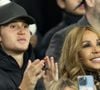 "Ça remontre à l’année dernière pour la fête de ses 21 ans. Il m’avait dit ‘Maman écoute, papa m’a un peu appris à mixer, je veux jouer trois quarts d’heure pour mes potes.’"

Cathy Guetta et son fils Tim Elvis Guetta - Célébrités dans les tribunes lors du match de Ligue des Champions entre le Paris Saint Germain contre Tottenham Hotspur Football Club (5-3) au Parc des Princes à Paris le 26 novembre 2025. © Cyril Moreau/Bestimage