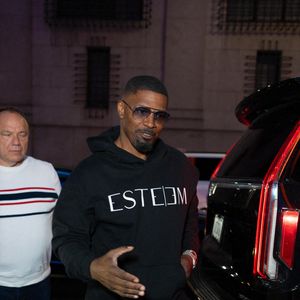 Celui qui fait la voix originale de Nico, le petit canari, dans Rio et Rio 2, a dû être soignée en urgence : il a reçu des points de suture.
Jamie Foxx arrive au match des Knicks à New York le 14 mai 2024.