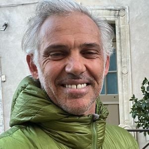 Un an après la mort de sa maman, Paul a souhaité lui rendre hommage en partageant un cliché d'elle sur Instagram.

Paul Belmondo et sa maman Elodie Constantin sur Instagram. Le 26 mars 2023.