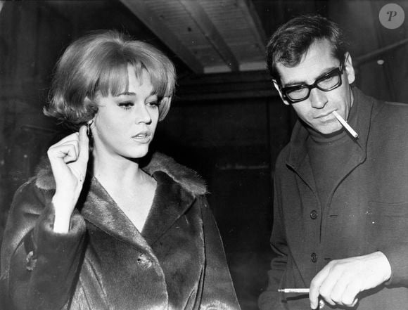 Le 14 novembre 1965 - Paris, France - L'actrice JANE FONDA et son mari, le réalisateur ROGER VADIM, à la première de " La Curee ".  Photo par Keystone USA Collection / Bestimage