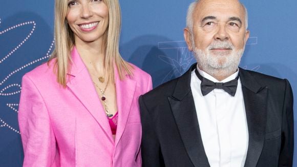 “Au départ, je n’ai pas du tout flashé” : Gérard Jugnot revient sur sa rencontre avec sa femme, de 30 ans sa cadette