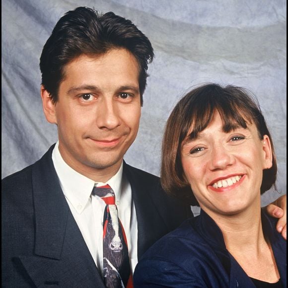 Par le passé il a eu des relations avec des figures populaires du show business : Virginie Lemoine, sa partenaire d'humour

Archive de Laurent Gerra et Virginie Lemoine en 1994 © COADIC GUIREC / BESTIMAGE
