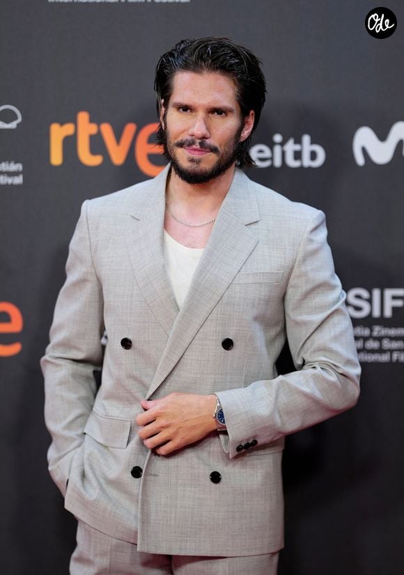 Cette maison lui offre un cadre de vie paisible, loin de l'agitation parisienne.

Francois Civil lors du 73e Festival international du film de Saint-Sébastien, le 20 septembre 2025.

© Lalo Yasky/Bestimage