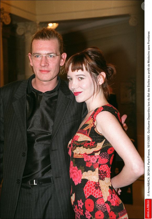 Louise Depardieu est née de l'histoire d'amour entre son père Guillaume Depardieu et la comédienne Élise Ventre. Les deux artistes s'étaient mariés en 1999...

Paris-France, 10 novembre 2001. Guillaume Depardieu et Elise Ventre lors du Bal des Etoiles au profit de Medecins sans Frontieres. Crédit Lamolie Arnaud/Abaca