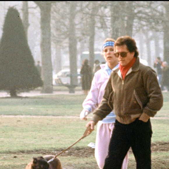 Philippe Junot est décédé à l’âge de 85 ans le 8 janvier 2026 ; le couple avait divorcé en 1980 après deux ans de mariage.

La Princesse Caroline de Monaco, son mari Philippe Junot et leur chien à Paris en 1979.
©AGENCE / BESTIMAGE