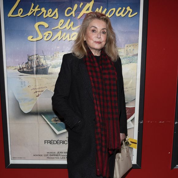 Le cinéma du Panthéon, à Paris, portait particulièrement bien son nom, ce lundi 24 mars 2025 : la salle a en effet accueilli une soirée en hommage à Frédéric Mitterrand. Bon nombre de célébrités ont répondu présent, donc Catherine Deneuve.

Exclusif - Catherine Deneuve - Soirée hommage pour le premier anniversaire de la mort de Frédéric Mitterrand en présence de Catherine Deneuve au cinéma du Panthéon à Paris. © Cyril Moreau/Bestimage