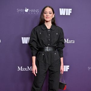Marion Cotillard au photocall de la soirée Women In Film Annual Gala à l'hôtel Beverly Hilton à Los Angeles le 24 octobre 2024.