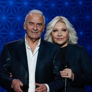 Exclusif - Michel Fugain et sa femme Sanda - Backstage - Enregistrement de l'émission "La Boîte à Secrets N°19" dans les studios de la Cité du Cinéma à Saint-Denis, présentée par F.Bollaert et diffusée le 3 janvier sur France 3 © Christophe Clovis / Bestimage