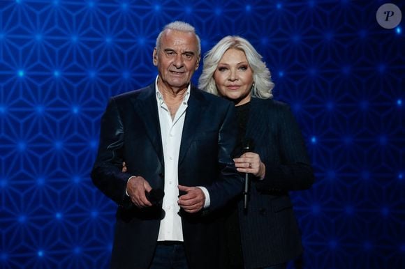 Exclusif - Michel Fugain et sa femme Sanda - Backstage - Enregistrement de l'émission "La Boîte à Secrets N°19" dans les studios de la Cité du Cinéma à Saint-Denis, présentée par F.Bollaert et diffusée le 3 janvier sur France 3 © Christophe Clovis / Bestimage