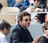 Ce beau moment de célébration offre sans doute une parenthèse de légèreté à Oscar, alors que son père, Patrick Bruel, traverse une période complexe sur le plan judiciaire.

Patrick Bruel, ses fils Oscar et Leon Bruel dans les tribunes lors des Internationaux de France de Tennis de Roland Garros 2025. Paris.

© Jacovides / Moreau / Bestimage