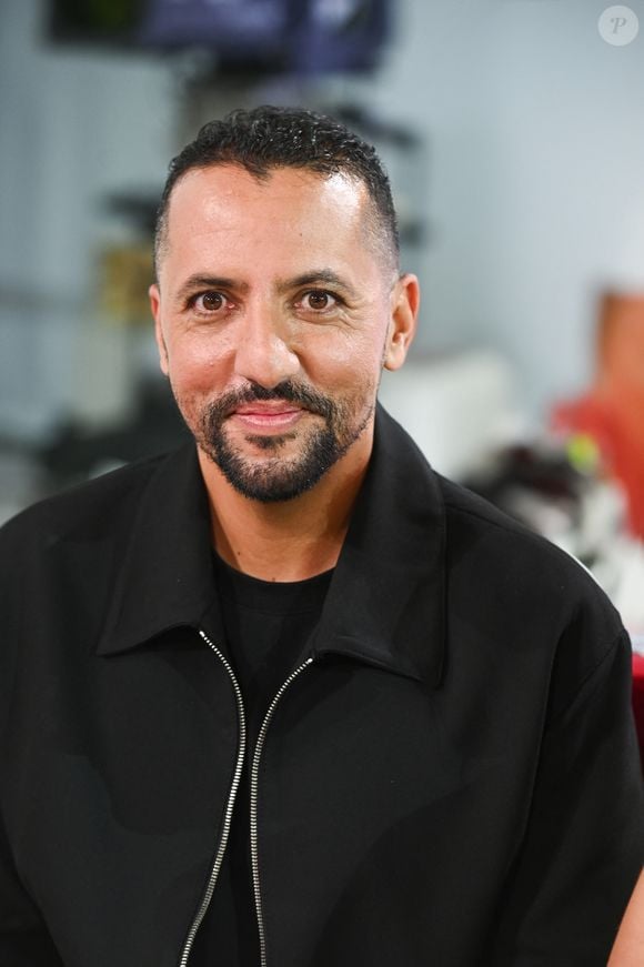 Exclusif - Majid Berhila lors de l'enregistrement de l'émission "Vivement dimanche" à Paris, France, le 9 septembre 2025 et diffusée le 2 novembre 2025 sur France 3. © Guillaume Gaffiot/Bestimage