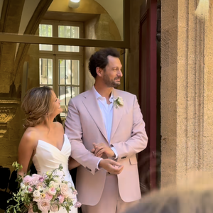Leur histoire a commencé par une longue amitié née sur le plateau de M6, avant de se transformer en un véritable amour. 

Story Instagram de Karine Le Marchand