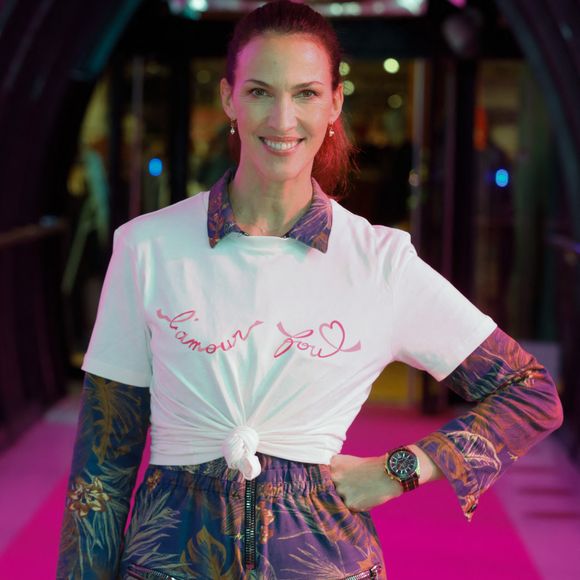Linda Hardy (miss France 1992) - Opération "Fil rose" ayant pour objectif de reverser 1 euro pour chaque kilomètre parcouru à l'association "les bonnes fées" au centre commercial Beaugrenelle à Paris, France, le 27 octobre 2021. 

© Christophe Clovis / Bestimage