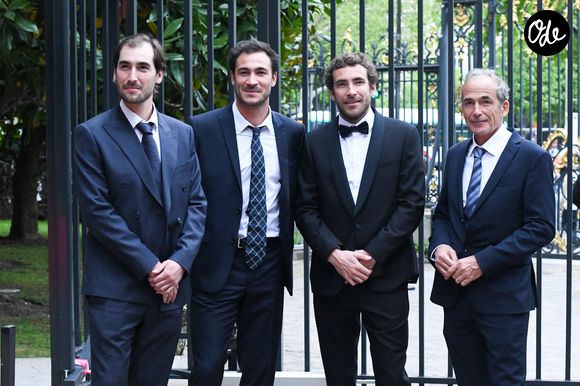 Louis Kretz, Valentin Kretz, Martin Kretz et leur père Olivier Kretz lors de la soirée de gala des 50 ans de la Fondation Claude Pompidou à l'Hôtel Marcel Dassault à Paris le 12 avril 2022.

Rachid Bellak / LMS / Bestimage