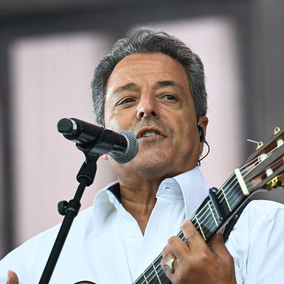 Chico des Gipsy Kings - La Haine - Jusqu'ici rien n'a changé, l'adaptation du film La Haine. Mis en scène par Mathieu Kassovitz - Fête de l'Humanité 2025 sur la base 217 au Plessis-Pâté le 14 septembre 2025.

© Lionel Urman / Bestimage