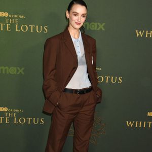 Un choix qui n’a pas plu aux fans de la série, qui ne sont pas du tout convaincu par la chanson

Charlotte Le Bon à l'avant-première de The White Lotus saison 3 au Paramount Studios le 10 février 2025 à Los Angeles.