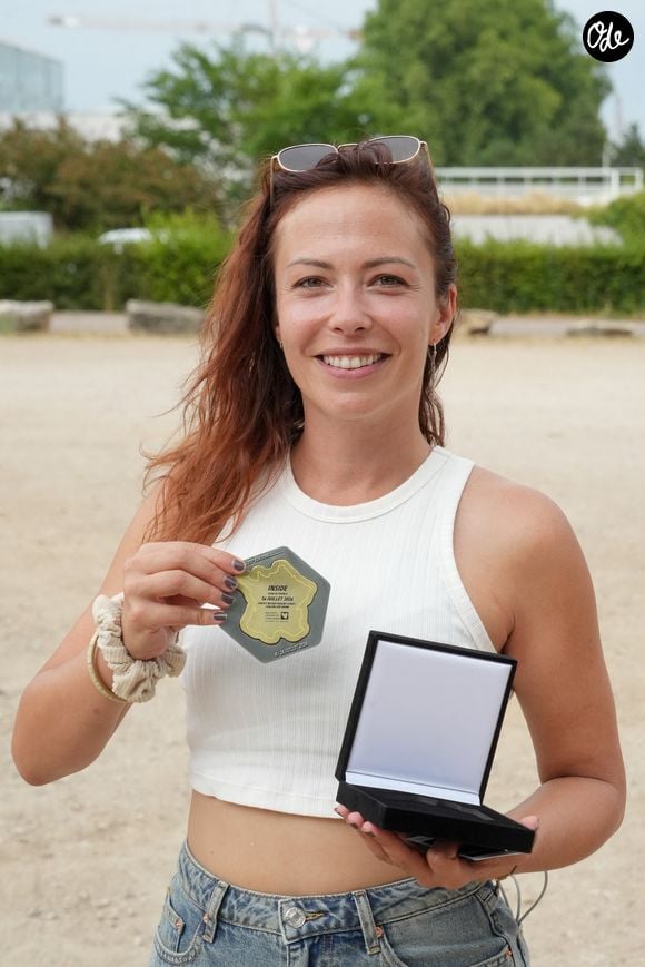 Dounia Coesens - Les célébrités lors de “L'Etape du Coeur” de l’association Mécénat Chirurgie Cardiaque lors de la 12ème étape de la 113ème édition du Tour de France entre Nevers et Chalon-sur-Saône, France, le 16 juillet 2026.

© Anne-Sophie Guebey/Bestimage