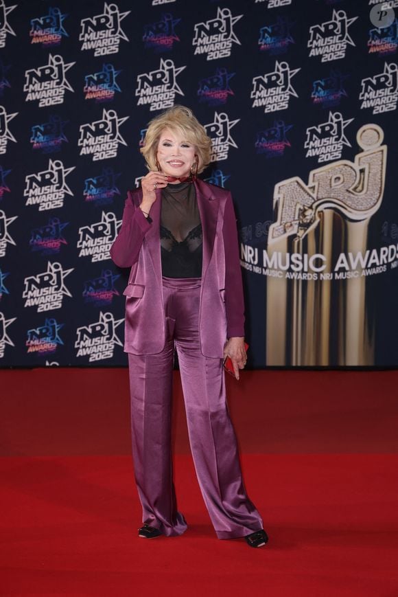 Amanda Lear au photocall de la 27ème édition des NRJ Music Awards au palais des Festivals de Cannes, France, le 31 octobre 2025. © Dominique Jacovides/Bestimage