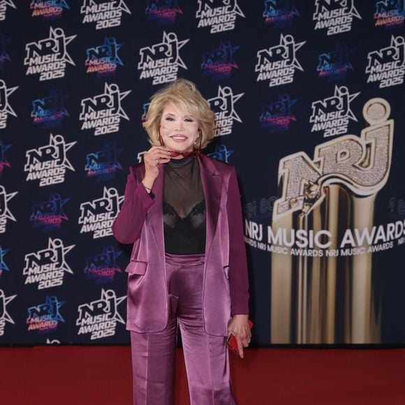 Amanda Lear au photocall de la 27ème édition des NRJ Music Awards au palais des Festivals de Cannes, France, le 31 octobre 2025. © Dominique Jacovides/Bestimage