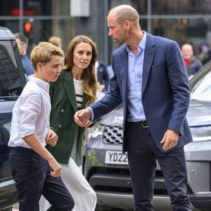 Le prince William, prince de Galles, et Catherine (Kate) Middleton, princesse de Galles, avec leurs enfants le prince George de Galles, la princesse Charlotte de Galles et le prince Louis de Galles, au jour 9 des "Jeux du Commonwealth 2026" à l'OVO Hydro de Glasgow le Samedi 1er août 2026.
Photo : Zuma Press / Bestimage