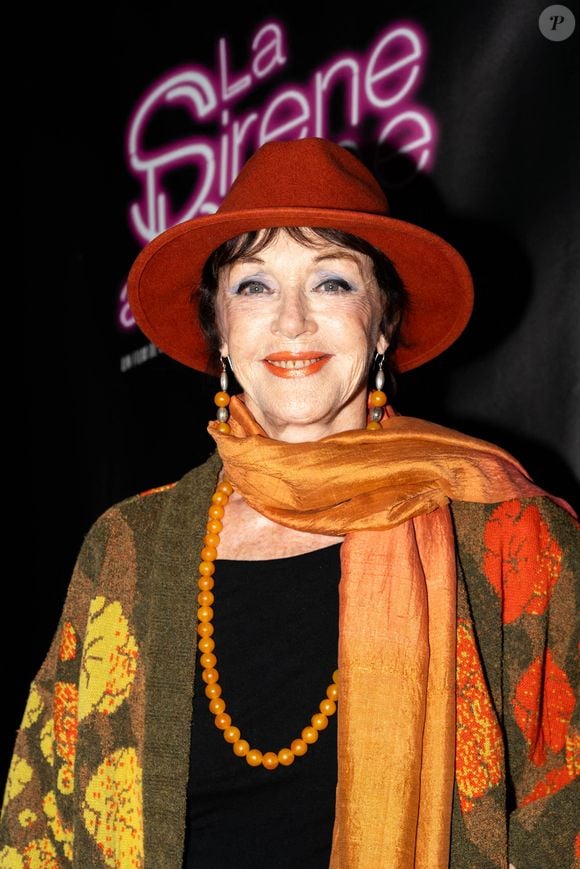 Anny Duperey publie un nouveau livre, "Respire, c’est de l’iode", dans lequel elle évoque sa vie personnelle et amoureuse.

Anny Duperey assiste à l'avant-première de "La sirène a barbe" au cinéma Luminor à Paris, France. Photo par Alexis Jumeau/ABACAPRESS.COM