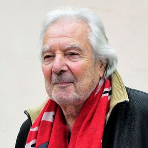 "Certaines catégories de politiques se sont jetés sur les propos d’Alain Souchon en disant : ‘C’est un bobo germanopratin’. Non, ce n’est pas un bobo germanopratin", affirme-t-il, 

Pierre Arditi - Festival Lumière à Lyon le 13 octobre 2025. © Romain Doucelin/Bestimage