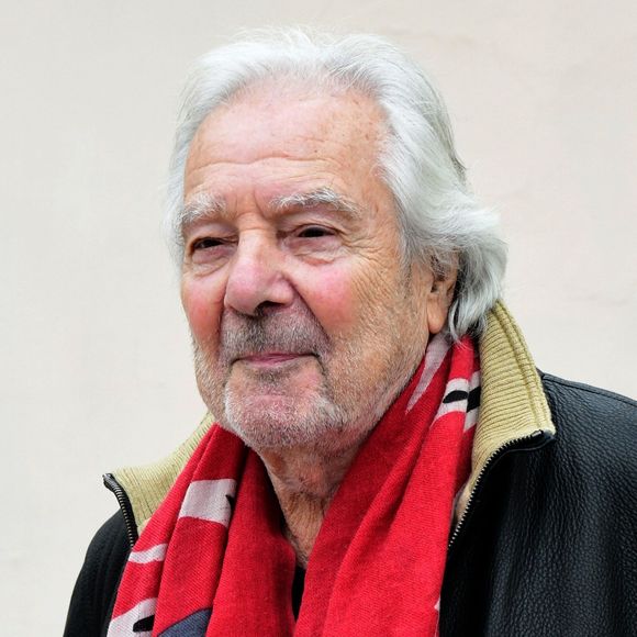 "Certaines catégories de politiques se sont jetés sur les propos d’Alain Souchon en disant : ‘C’est un bobo germanopratin’. Non, ce n’est pas un bobo germanopratin", affirme-t-il, 

Pierre Arditi - Festival Lumière à Lyon le 13 octobre 2025. © Romain Doucelin/Bestimage