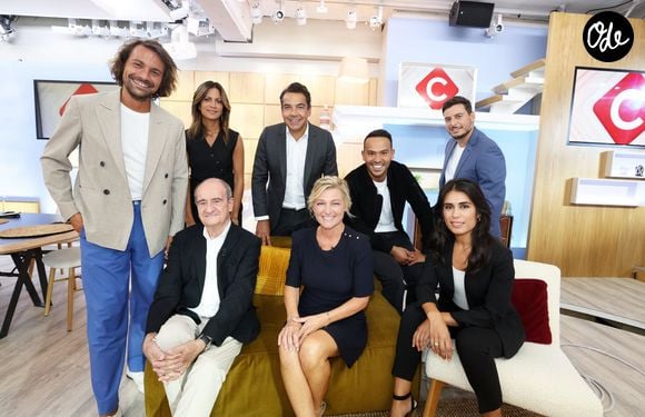 Exclusif - Bertrand Chameroy, Aurélie Casse, Patrick Cohen, Mohamed Bouhafsi, Lorrain Sénéchal, Pierre Lescure, Anne-Élisabeth Lemoine, Emilie Tran Nguyen - L'équipe de la nouvelle saison de l'émission "C à Vous" le 7 septembre 2023. © Dominique Jacovides / Bestimage