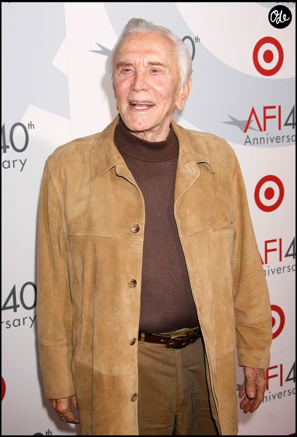 Kirk Douglas lors de la célébration du 40e anniversaire de l'American Film Institute (AFI), à Los Angeles. ALAIN ROLLAND / MAXIMA PROD / BESTIMAGE