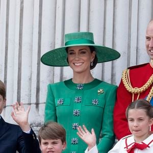 Le prince George, le prince Louis, la princesse Charlotte, Kate Catherine Middleton, princesse de Galles, le prince William de Galles - La famille royale d'Angleterre sur le balcon du palais de Buckingham lors du défilé "Trooping the Colour" à Londres. Le 17 juin 2023 (AGENCE / BESTIMAGE).