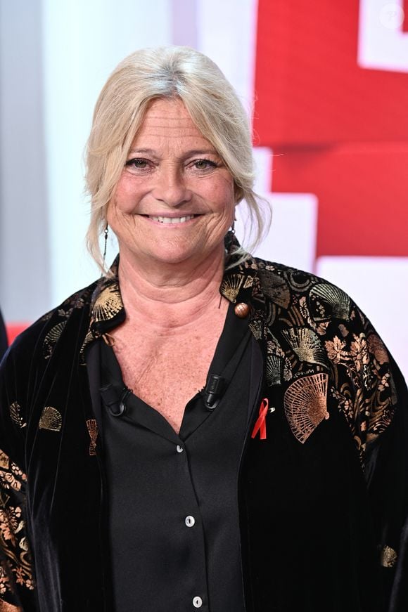 Il a d'ailleurs demandé à son ami Serge Simon de l'aider à mourir le moment venu.

Exclusif - Marina Carrere d'Encausse - Enregistrement de l'émission Vivement dimanche au studio Gabriel, presentée par Michel Drucker . Diffusion sur France 3 le 24/02/24 . © Guillaume Gaffiot / Bestimage