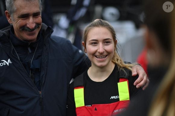 Violette Dorange, 23 ans, la plus jeune navigatrice du Vendée Globe lors du départ du Vendée Globe 2024-2025, 10ème édition de la course autour du monde en solitaire et sans escale, le 10 novembre 2024 aux Sables-d'Olonne, France. Photo par Franck Castel/ABACAPRESS.COM