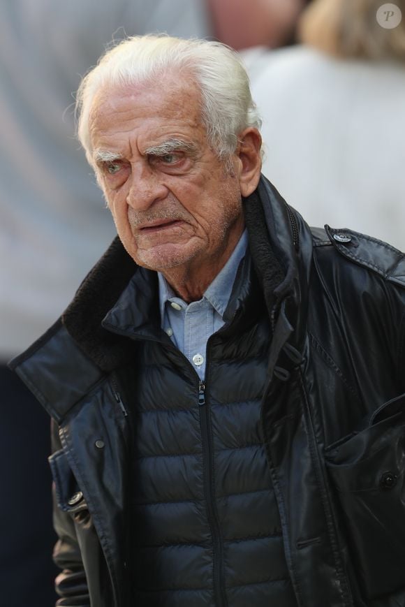 Alain, frère de Jean-Paul, est décédé le 27 août à l’âge de 93 ans.

Alain Belmondo lors des obsèques de Jean Rochefort en l'église Saint-Thomas d'Aquin à Paris AGENCE / BESTIMAGE