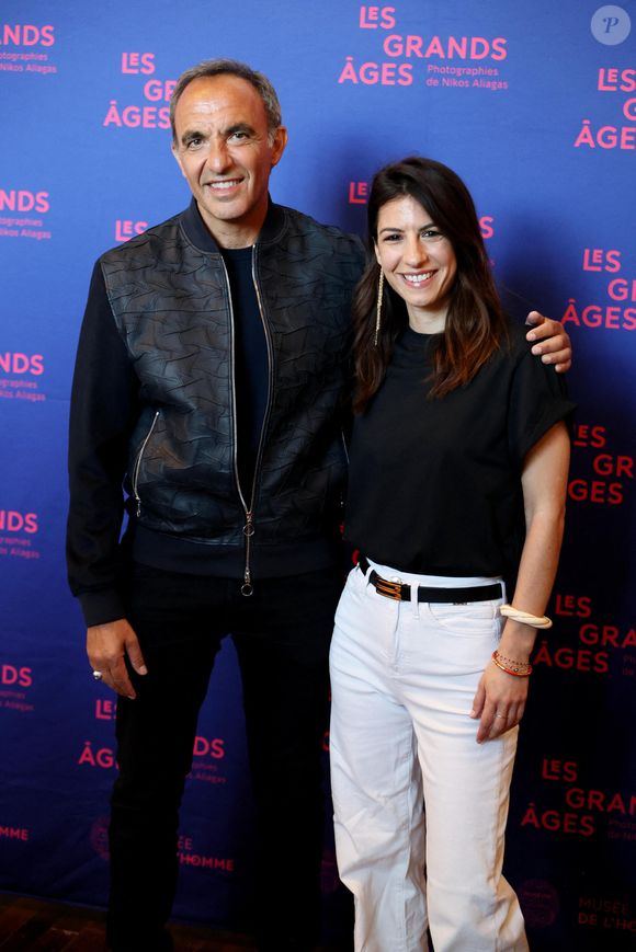 Nikos Aliagas et Hélène Mannarino - Vernissage de l'exposition "Les grands âges", photographies de Nikos Aliagas au musée de l'Homme à Paris le 7 avril 2026. © Dominique Jacovides/Bestimage