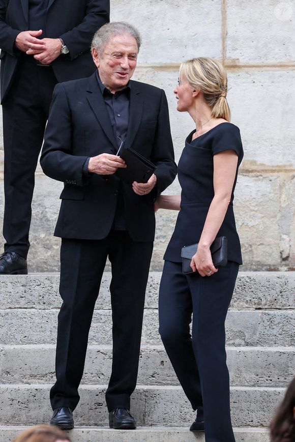 Michel Drucker, Audrey Crespo-Mara - Sorties des obsèques de Thierry Ardisson en l’église Saint-Roch de Paris, France, le 17 juillet 2025. © Clovis-Jacovides/Bestimage