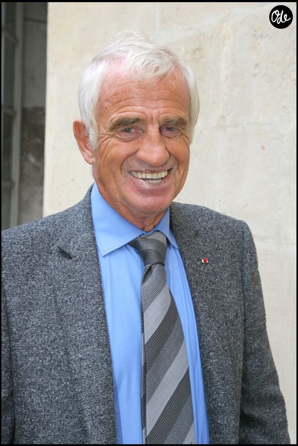 JEAN PAUL BELMONDO VISITE LE SITE DU FUTUR MUSEE PAUL BELMONDO AU CHATEAU BUCHILLOT DE BOULOGNE BILLANCOURT PRES DE PARIS